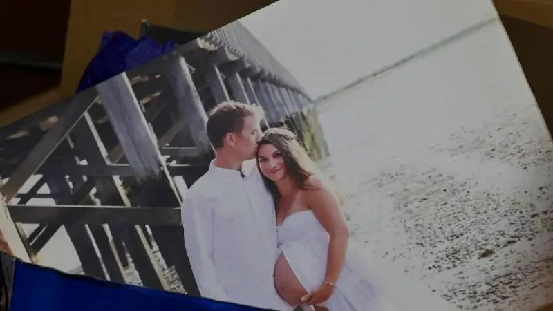 La mujer le había pedido a su marido que se fuera a hacer las compras y así cometer el asesinato de sus tres hijos en común