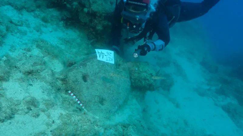 Los buzos encontraron tres anclas antiguas