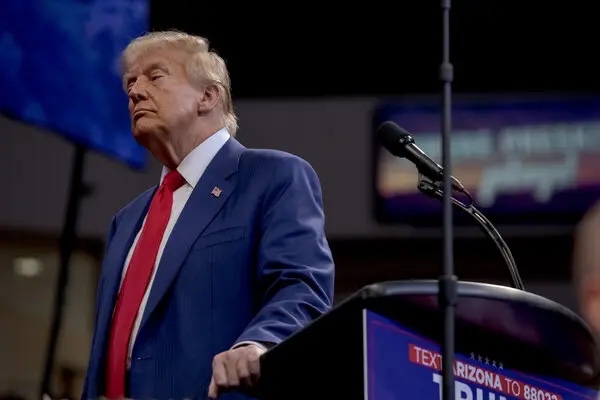 Trump prohibió por decreto que el gobierno federal financie los tratamientos de cambio de género en niños y adolescentes