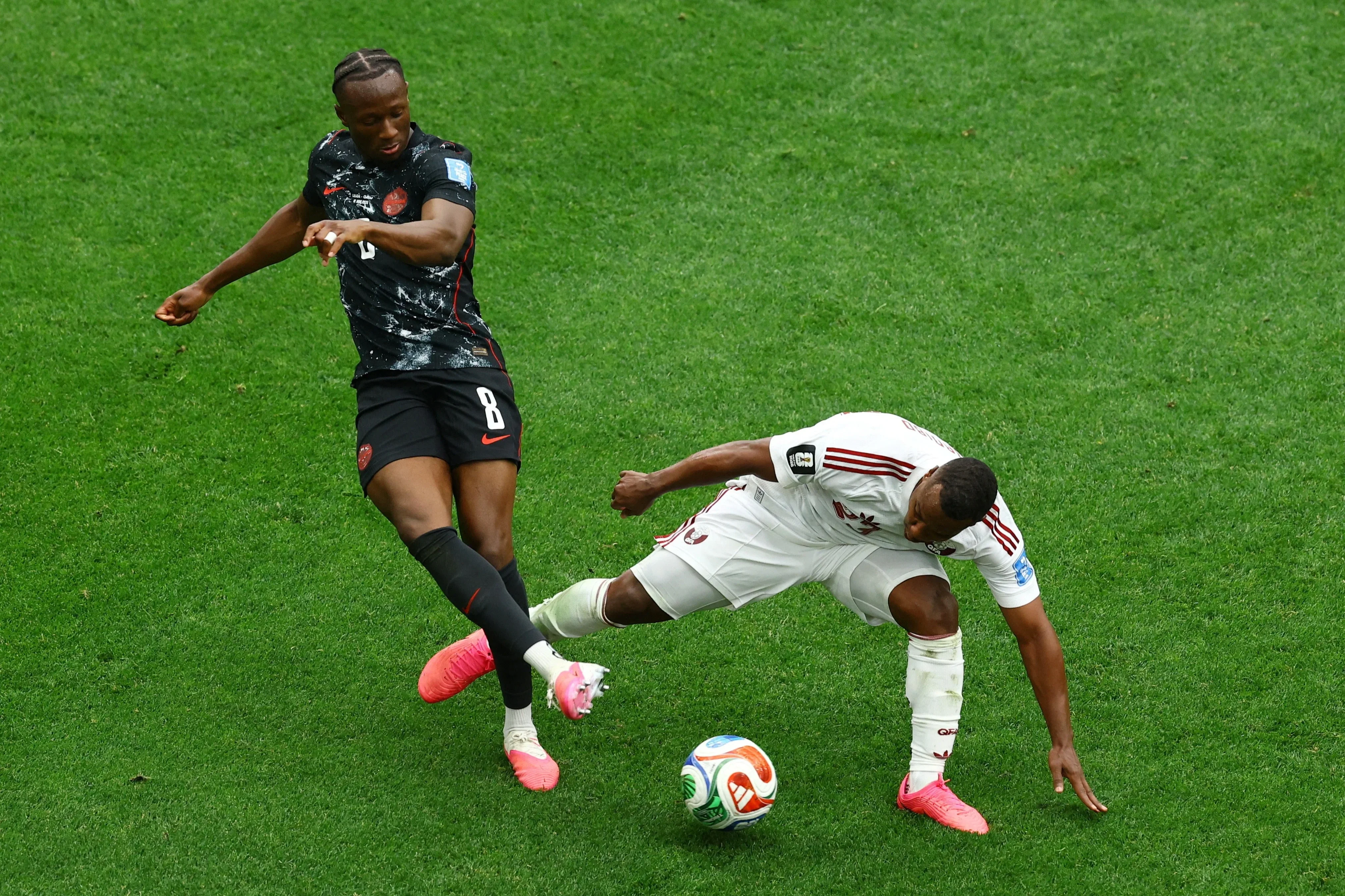 La FIFA confirmó la sanción del qatarí Assim Madibo por fracturar a Ismäel Koné
