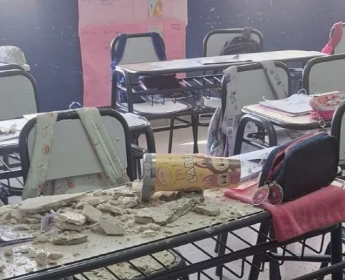 Pieces of ceiling on the tables