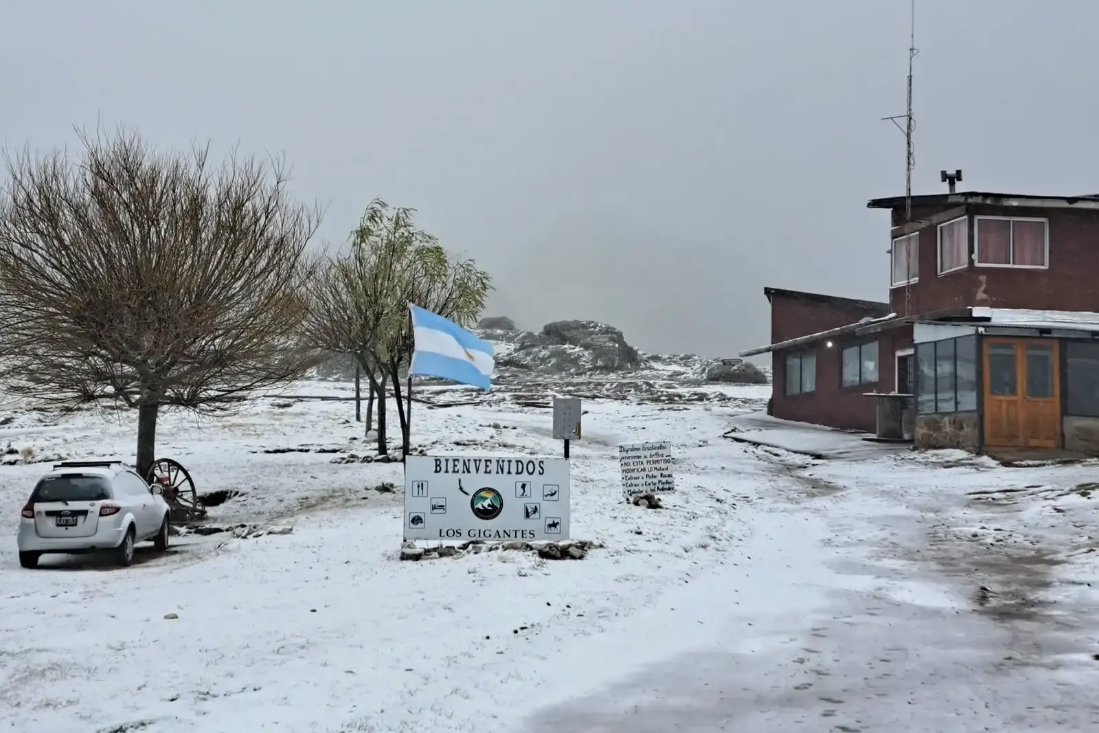 La nieve movilizó a más de 30 mil vehículos y desbordó las rutas hacia las sierras de Córdoba