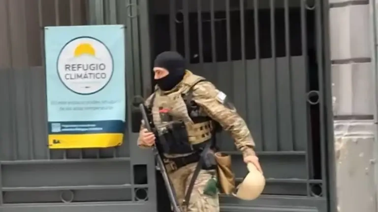 Un efectivo policial.