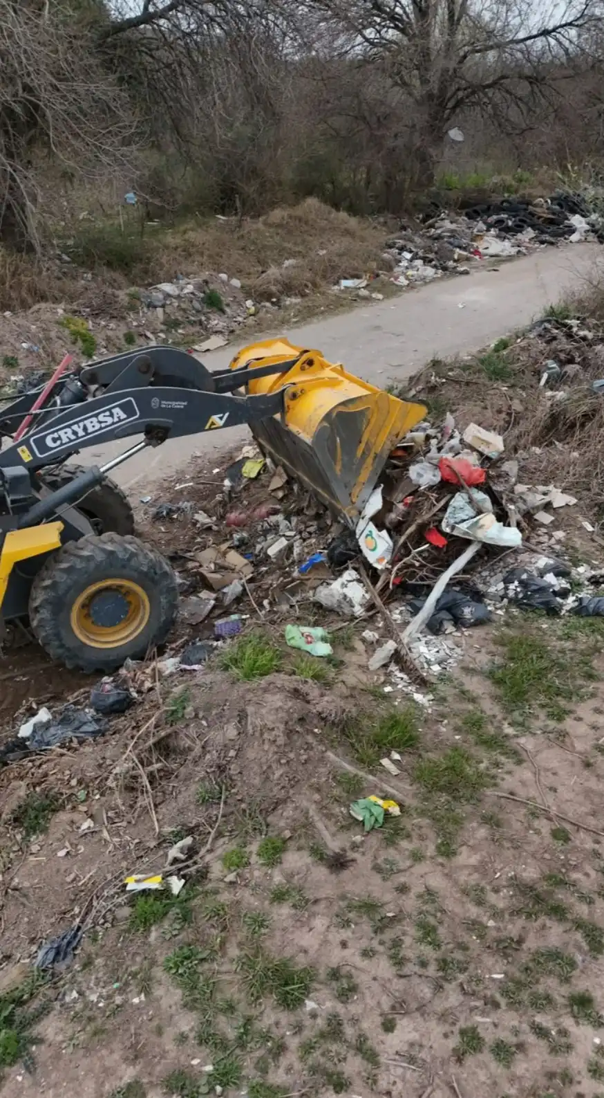 La Municipalidad de La Calera también lleva adelante intervenciones constantes de limpieza sobre la costa del río Suquía
