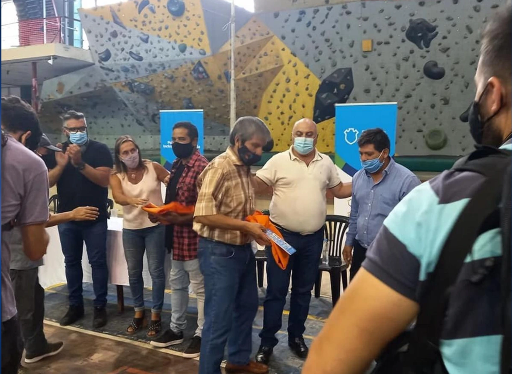 La ordenanza 10.425 establece desde el año 2005 que únicamente las organizaciones no gubernamentales pueden ser oferentes en las licitaciones de estacionamiento.