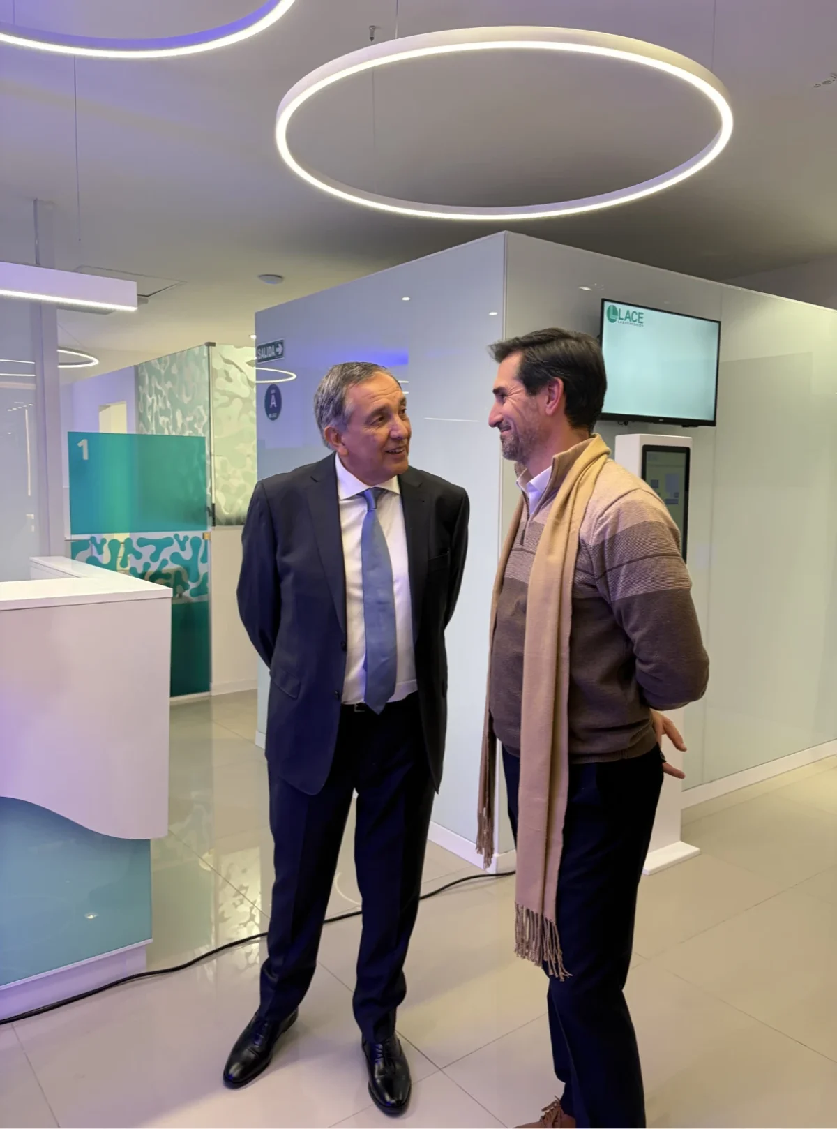 Gustavo Gatti, titular de la firma Conciensus, y Fernando Rambaldi, Intendente de La Calera