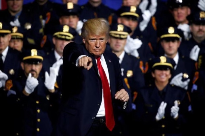 Trump visited a police academy in New York and highlighted that the number of crimes has decreased thanks to his administration