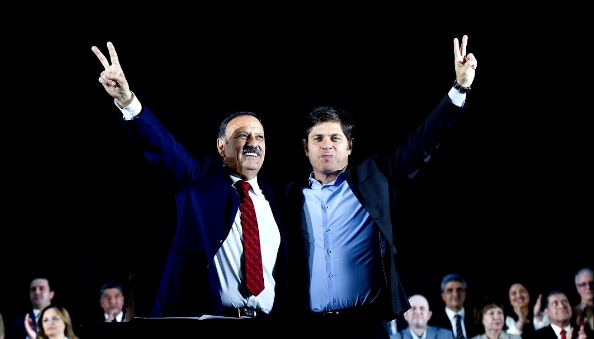 Ricardo Quintela junto a Axel Kicillof.