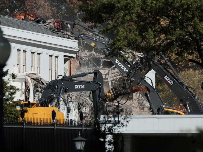 The Supreme Court allowed Trump to continue with the works at the White House: a bunker and presidential lounge will be built