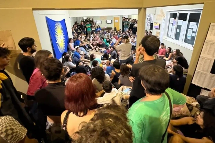 A teacher faced only violent left-wing students and called for university audits