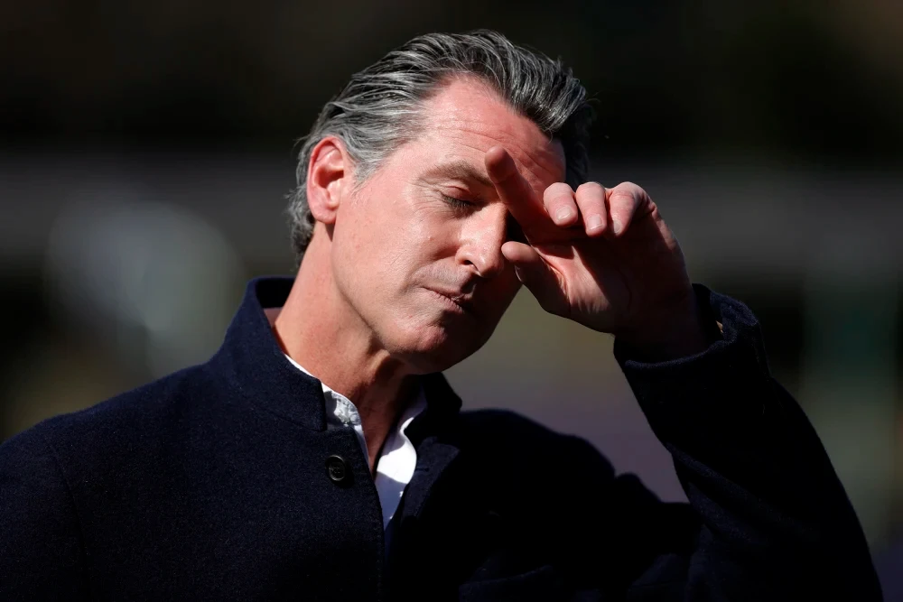 Newsom, comprometido en la Justicia por actos de corrupción en su gobierno, quiere ser el principal opositor a Trump con miras a 2028. 