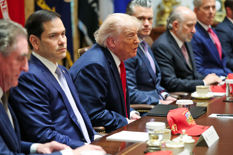 Trump celebrated his successes before his cabinet: zero illegal immigration, fighting fraud, and a record drop in homicides.