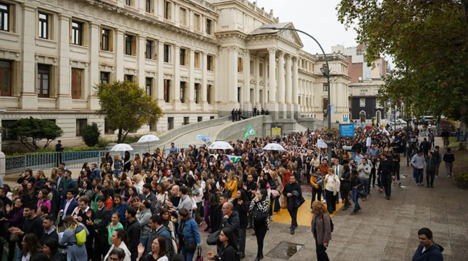 La protesta se desarrolló mientras continúa sin resolución el conflicto entre el gremio y el Tribunal Superior de Justicia (TSJ)