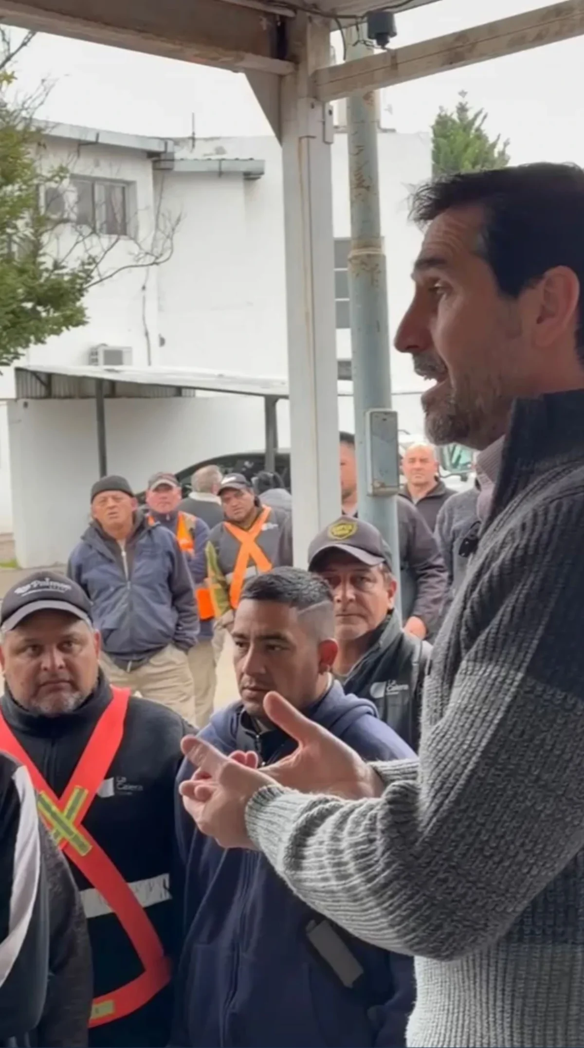 más de 60 empleados fueron cesanteados con causa, en tanto que otros decidieron renunciar para evitar el proceso.