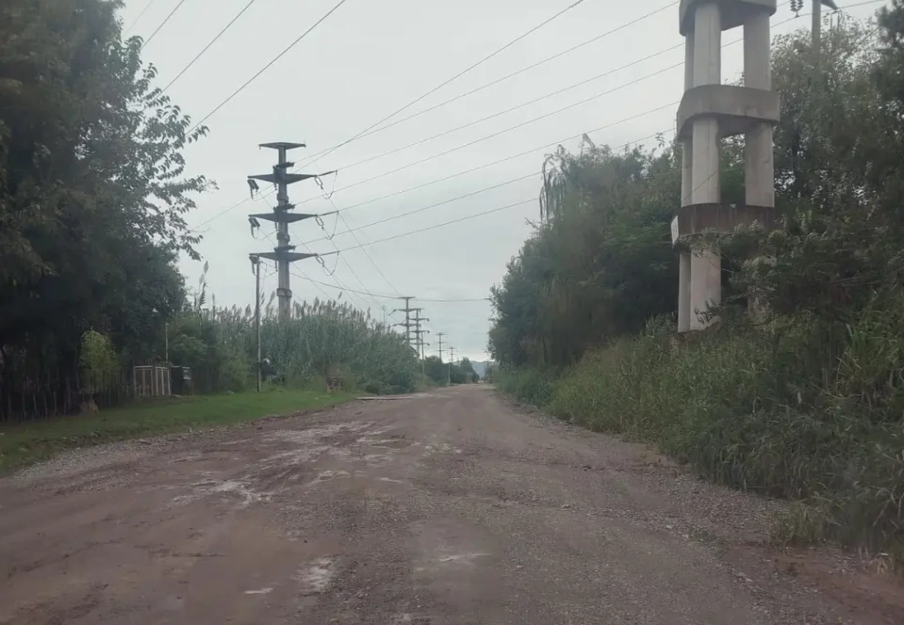 La falta de mantenimiento vial provocó que el transporte público y los proveedores de gas dejen de ingresar a este punto de la ciudad de Córdoba.