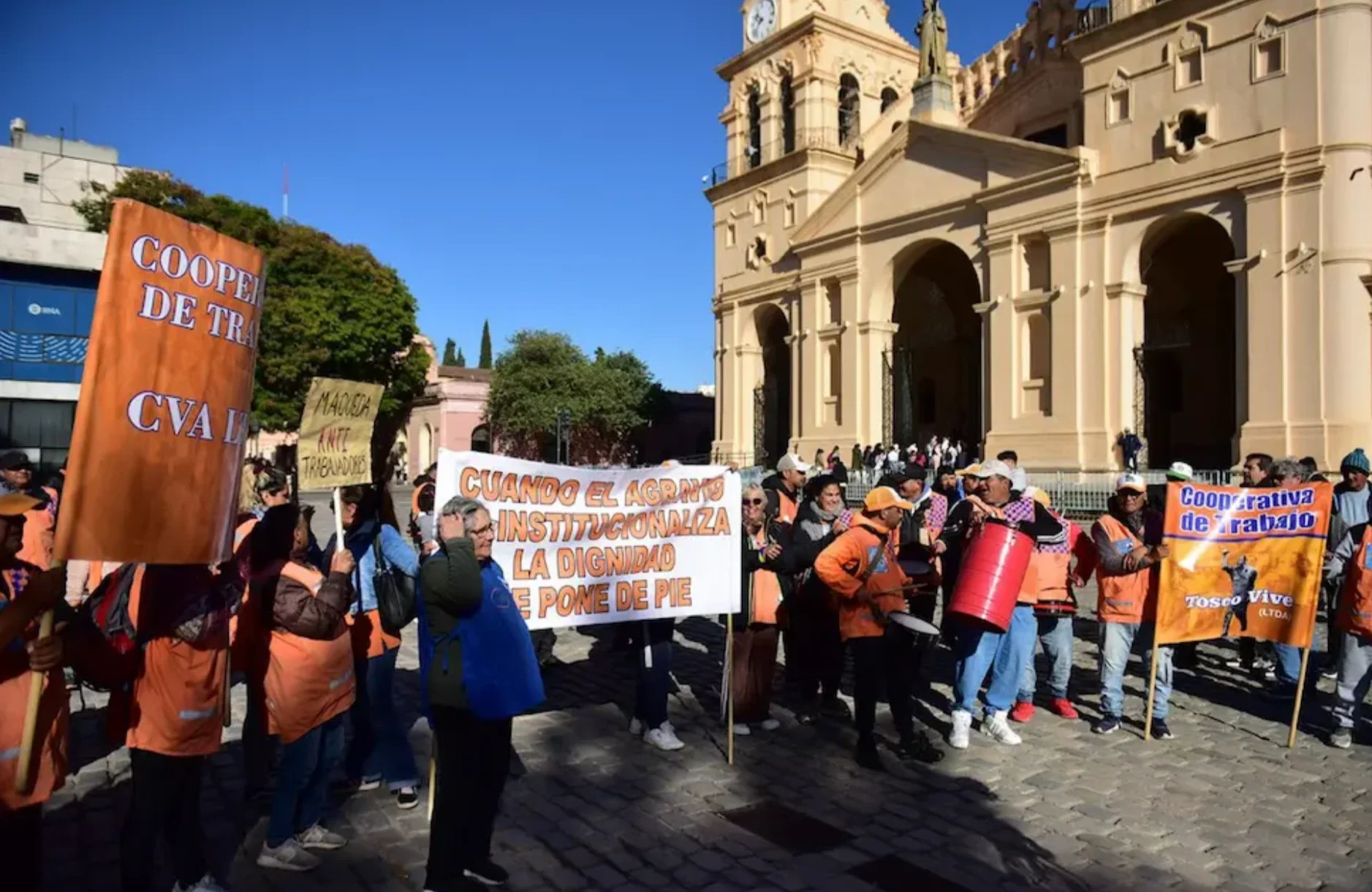 Los naranjitas serán denominados constatadores habilitados y mantendrán la facultad regulatoria de cobrar de manera obligatoria por el estacionamiento urbano.