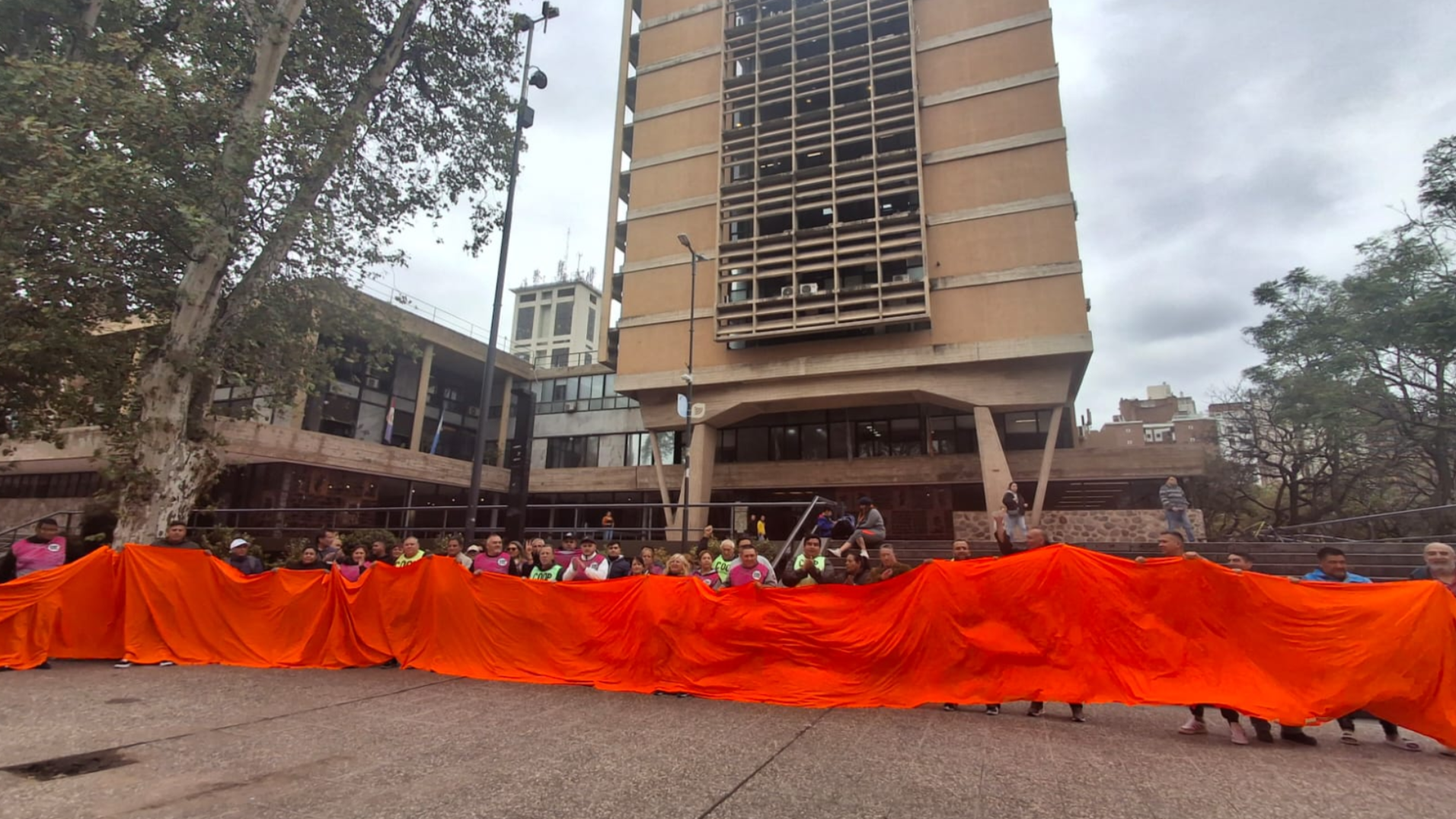 La movilización concluyó en el Palacio Municipal, generando caos en puntos neurálgicos de la ciudad.