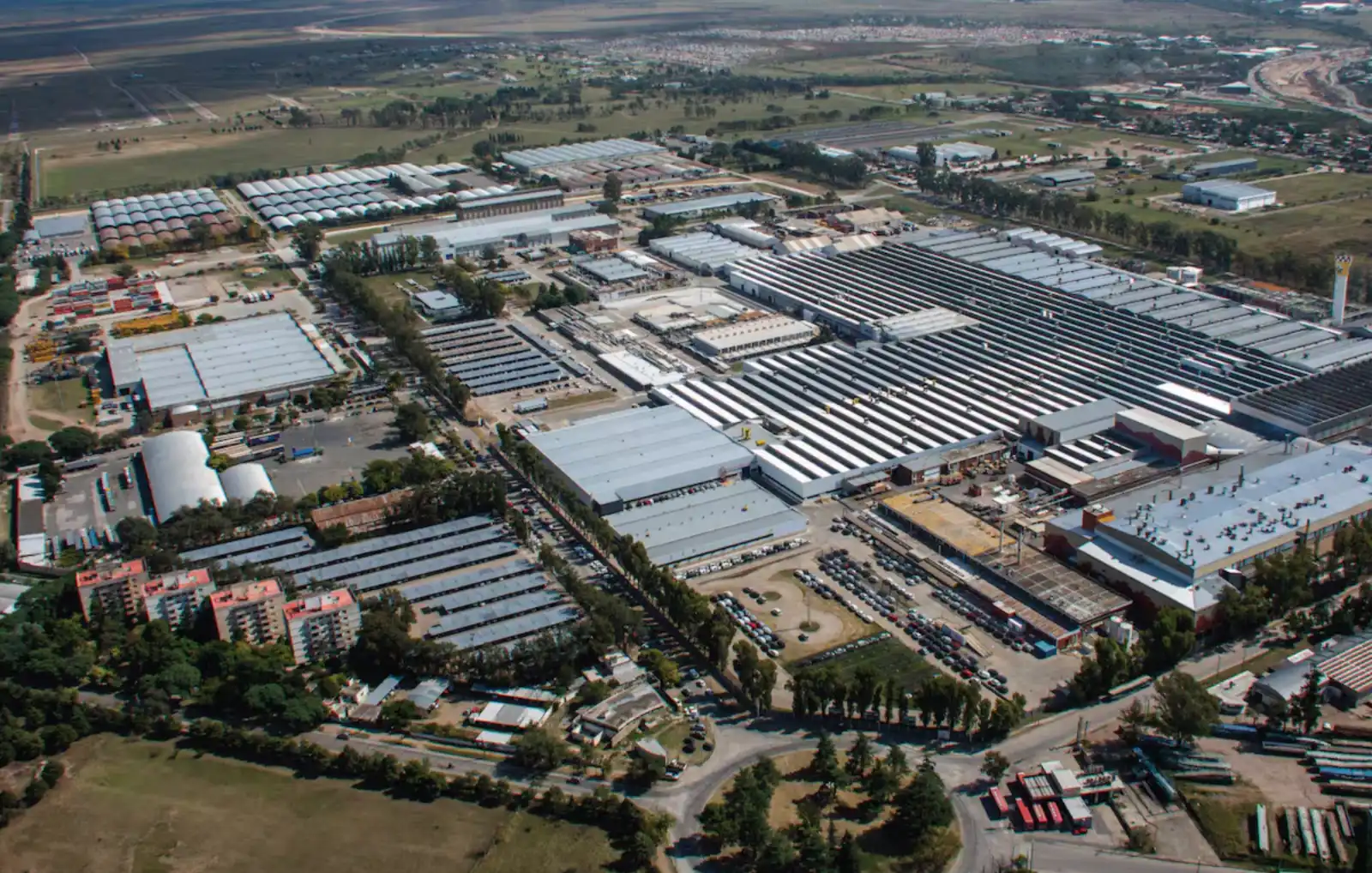 El acuerdo se instrumenta mientras Renault avanza con una inversión de 400 millones de euros para fabricar en Córdoba la pick-up Niagara