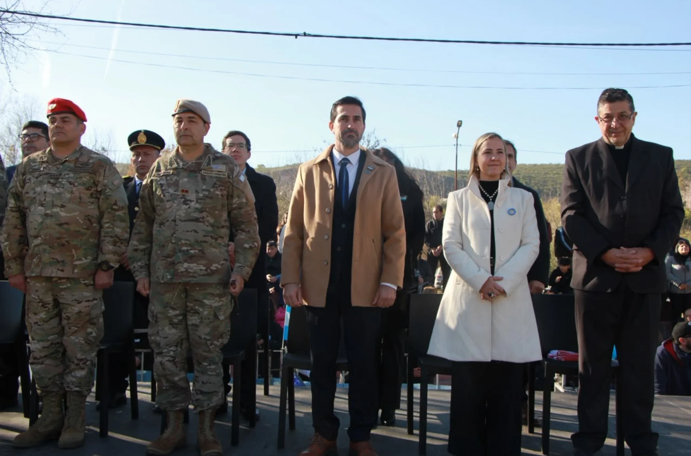 Fernando Rambaldi encabezó el acto por el Día de la Bandera en La Calera junto a autoridades el Ejército y eclesiásticas. 