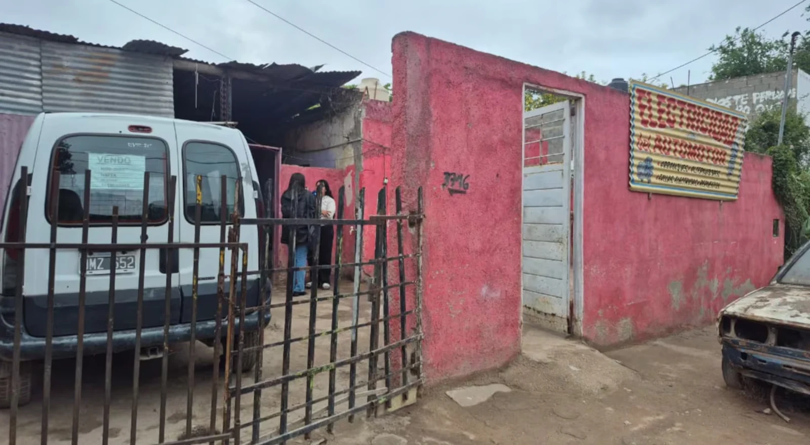 La casa baleada por Eric Gabriel Silva, el municipal detenido.
