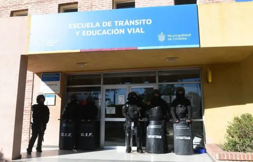 El hallazgo de un narcokiosco en la casa de un funcionario público evidencia la degradación moral y profesional de ciertos sectores del estado municipal.