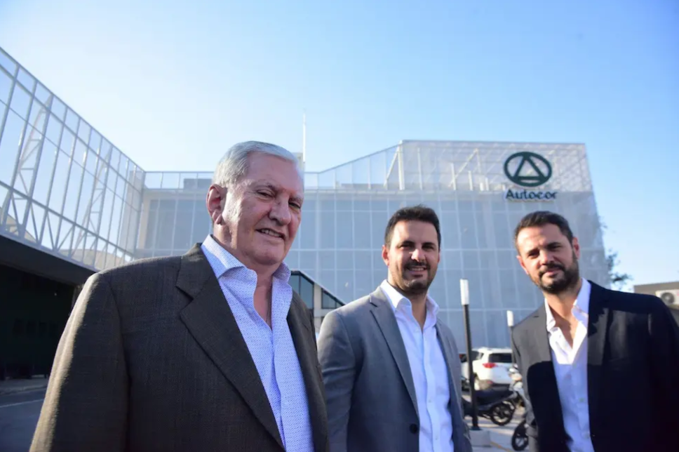 Edgar Panero, junto a sus hijos Gabriel y Mauricio Panero.