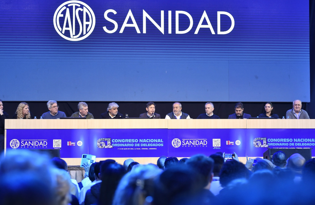 En su visita a Córdoba, Kicillof se refugió en el gremio de Sanidad junto al jerarca Héctor Daer.