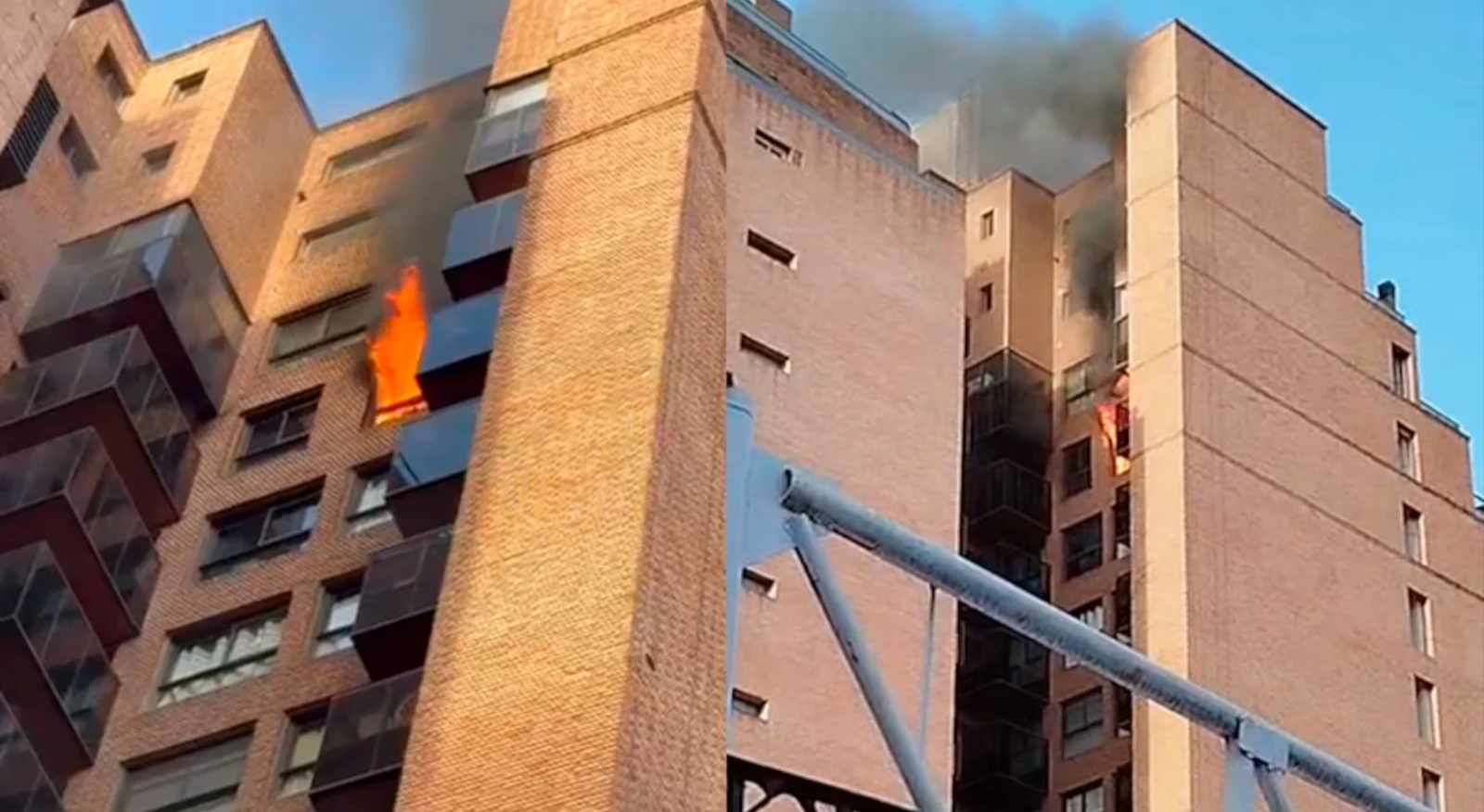 Un departamento se incendió este lunes por la tarde en un edificio del Centro de Córdoba, sobre calle Marcelo T. de Alvear al 400