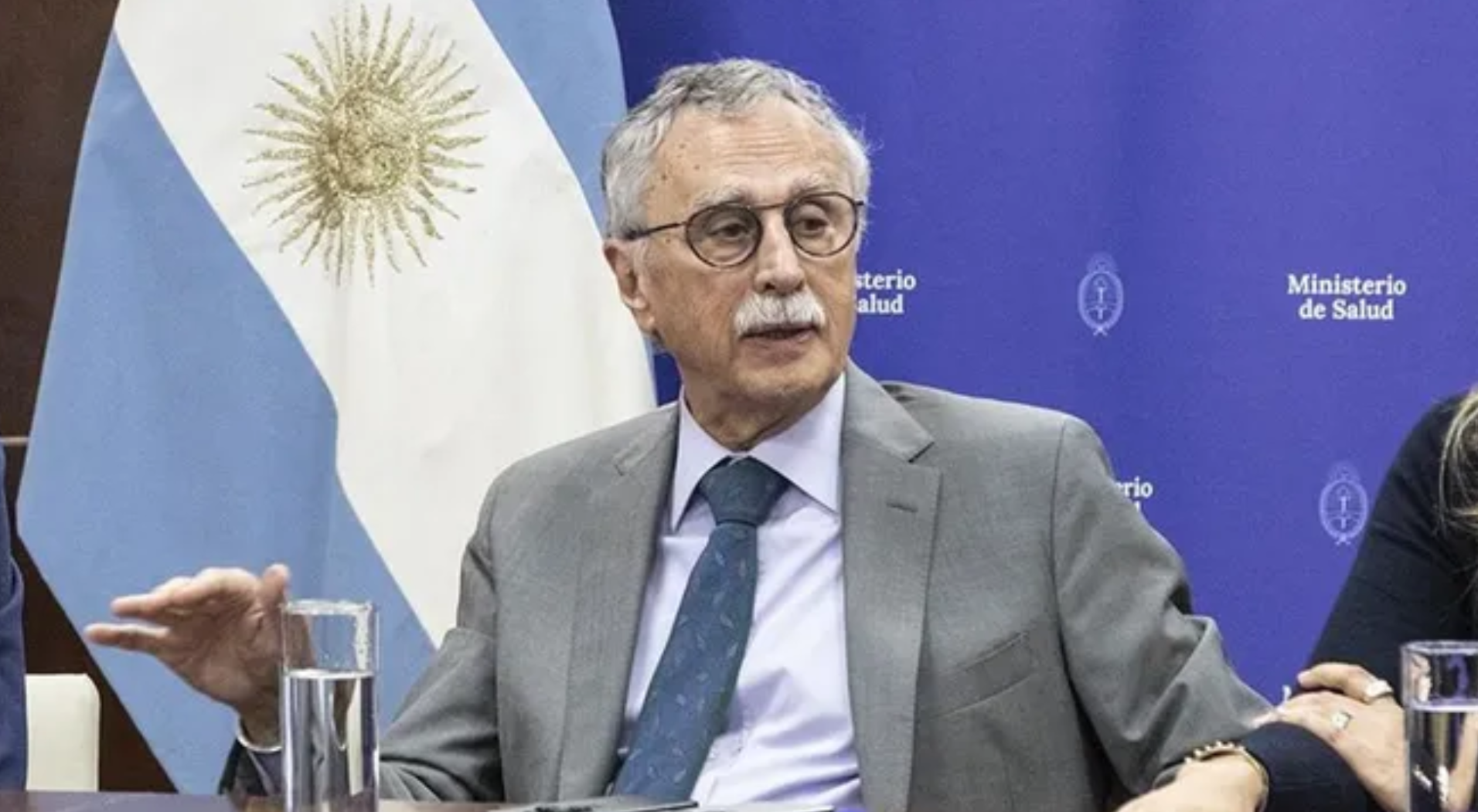 El anuncio fue encabezado por el ministro de Salud, Mario Lugones, quien detalló la necesidad de derogar las fallas de la norma del año 2010.