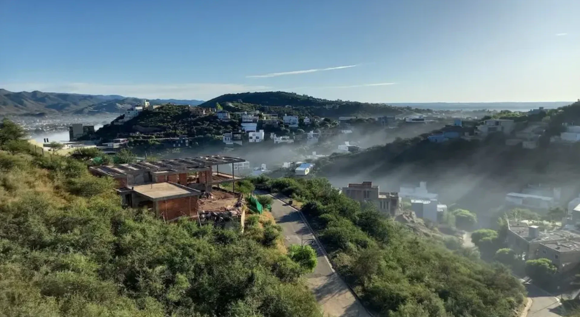  La ciudad cubierta de humo del basural en marzo de 2023