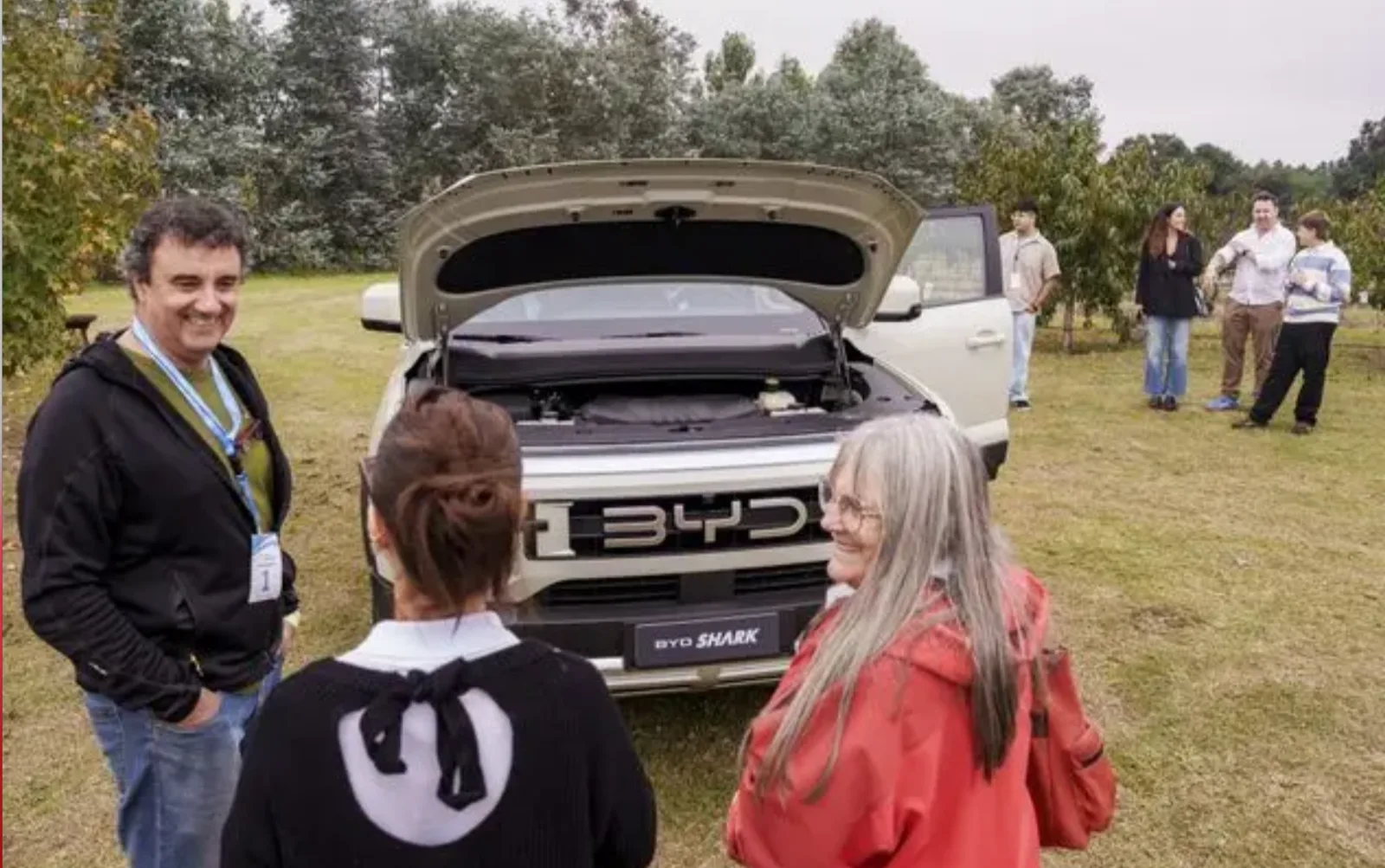 Cada vez más localidades del interior cordobés cuentan con puntos de carga para autos eléctricos, mientras los patentamientos de vehículos electrificados se multiplican.