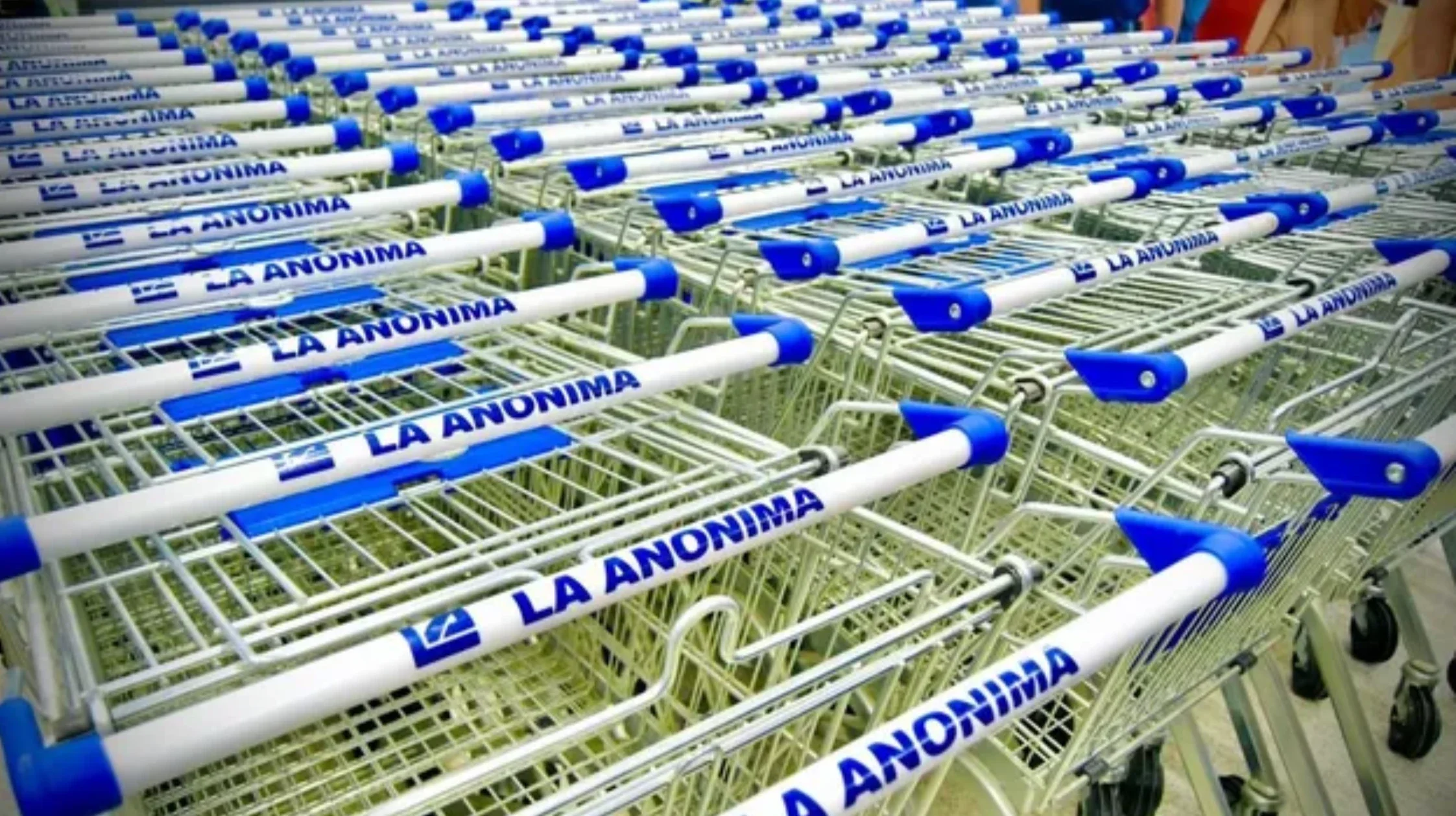 La Anónima adquirió 12 hipermercados de la firma Libertad y acelera su expansión en la provincia de Córdoba.