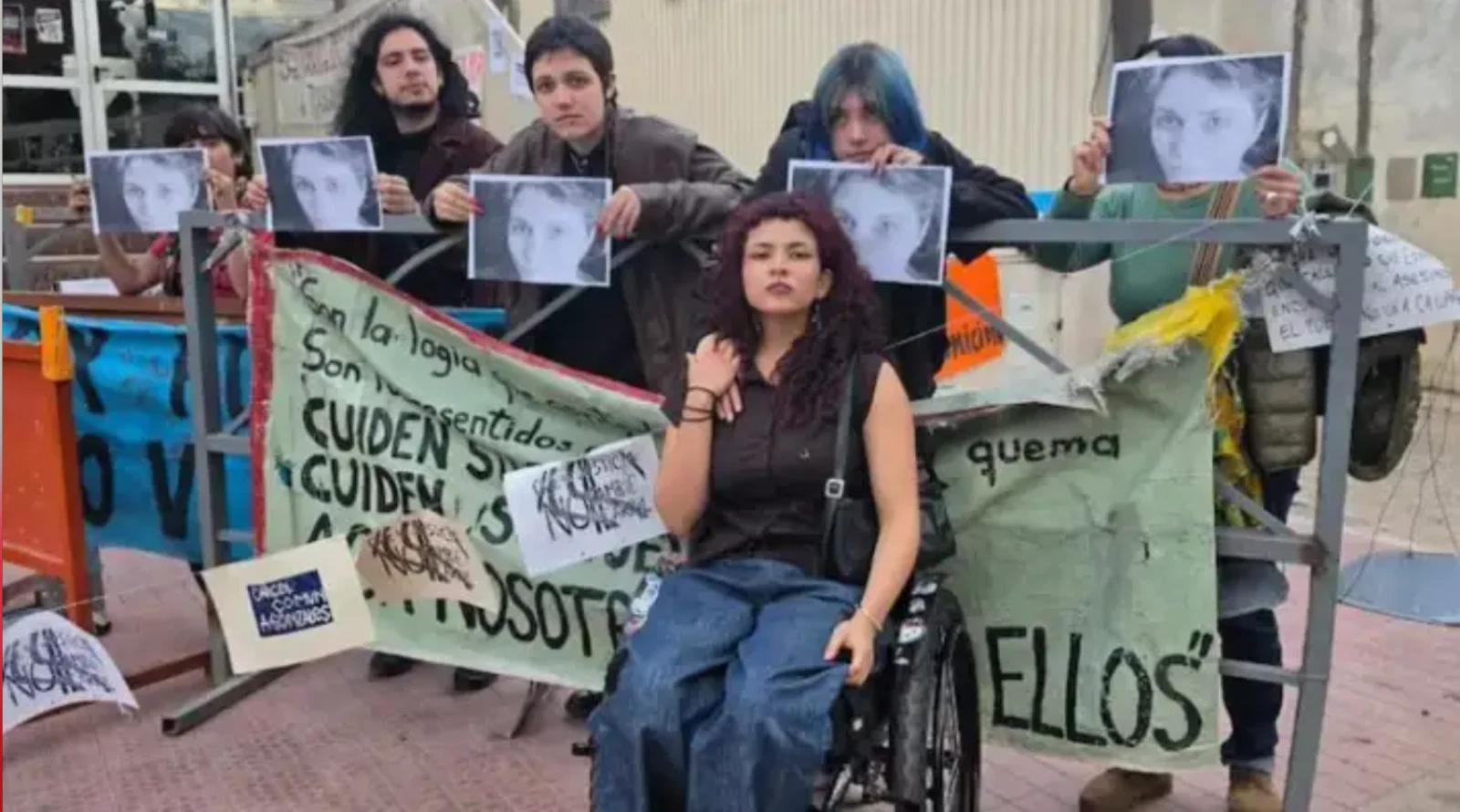 Al finalizar la audiencia,  la madre de Alexa le gritó a Oscar González: "Asesino, le rompiste la vida a mi hija".