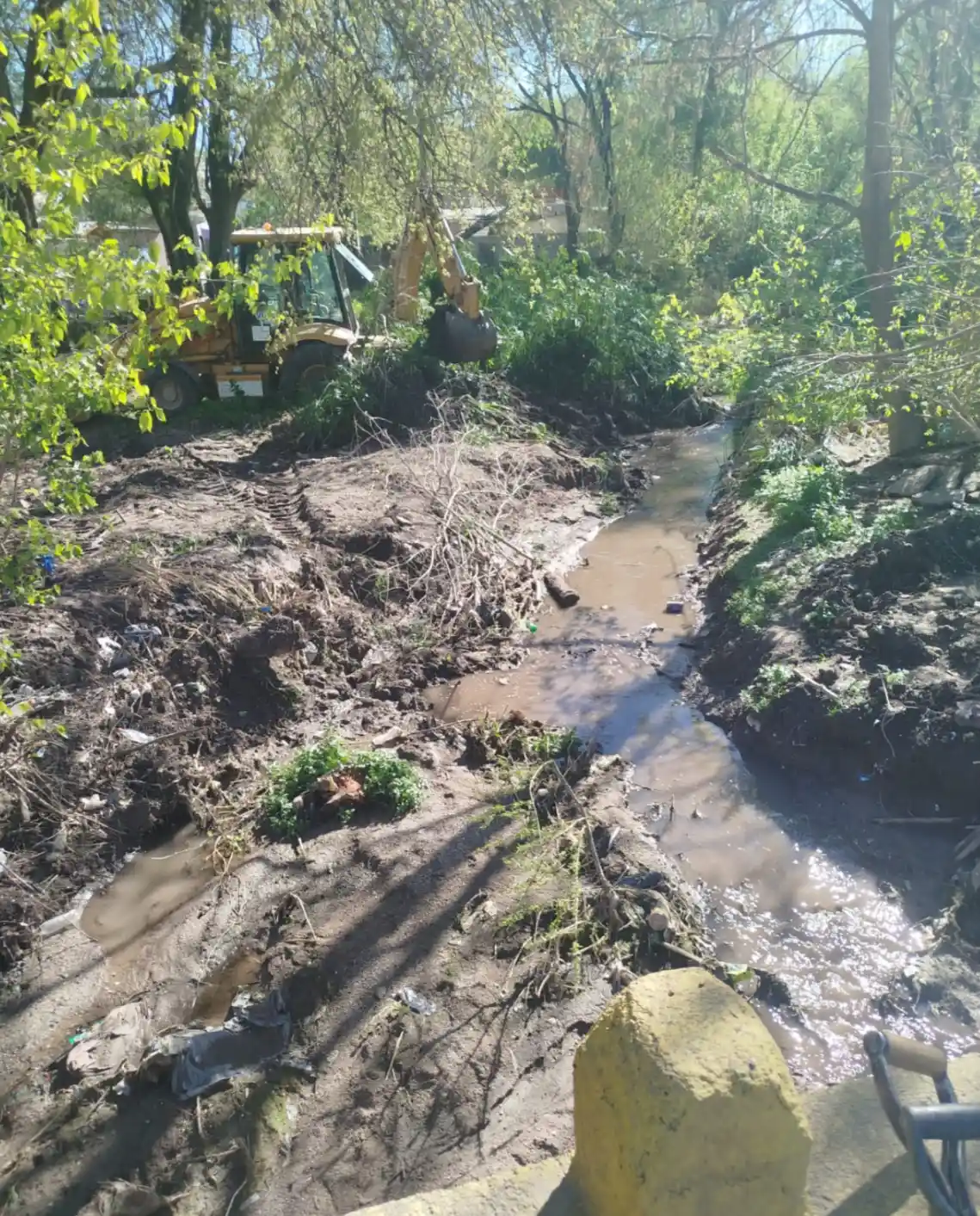 Lo hallado por los equipos municipales refleja en qué condiciones llegó la ciudad: basura acumulada durante años y una falta de mantenimiento a lo largo de las gestiones peronistas que gobernaron La Calera.