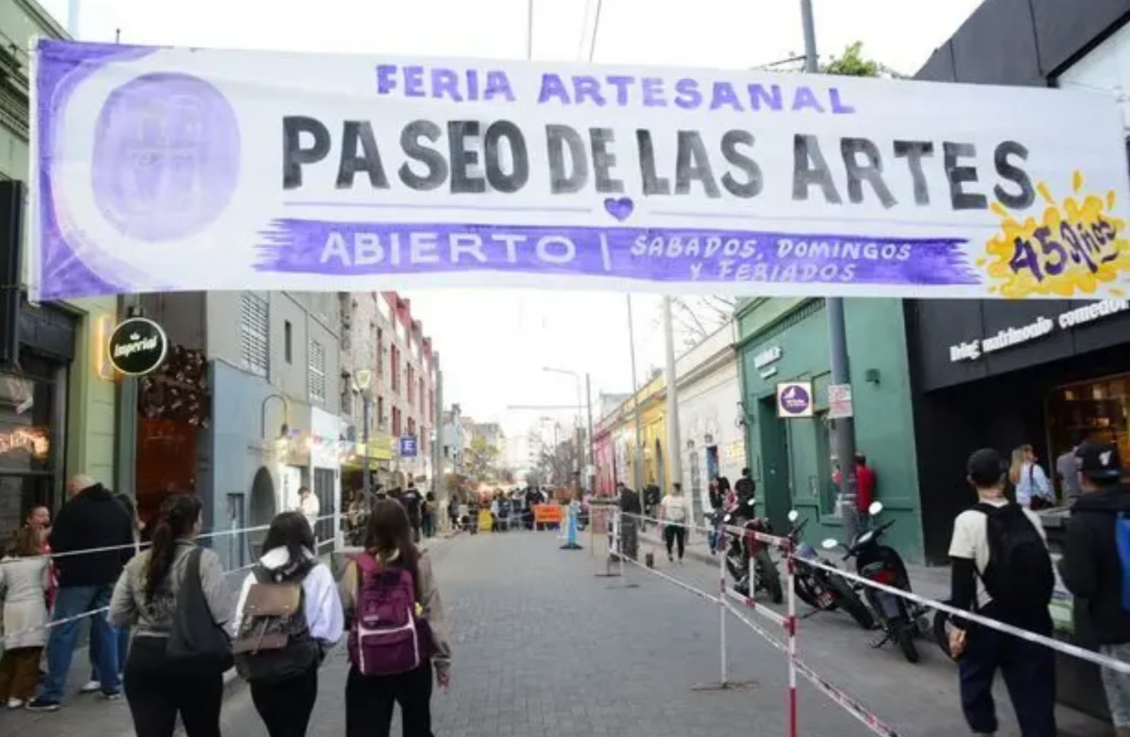 El inicio de las obras para construir una supermanzana en barrio Güemes obligó a trasladar a los feriantes del Paseo de las Artes, La Cañada y Laprida a calle Belgrano