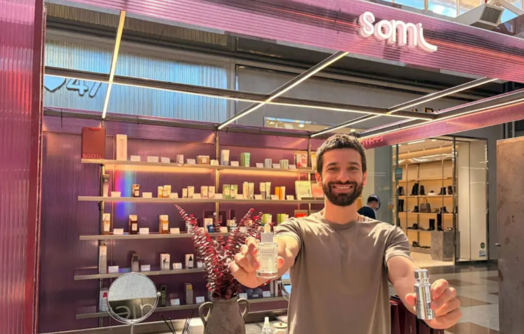 El emprendedor Juan Manuel Pereyra Esquivel consolidó su marca, Somi, con la apertura de una boutique en el Córdoba Shopping.