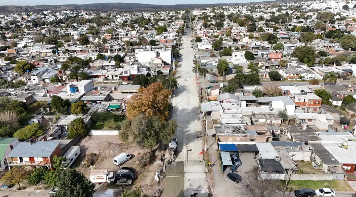 En calles y pavimento, la Av. Simón Bolívar completó sus etapas 1 y 2 con un avance superior al 70%