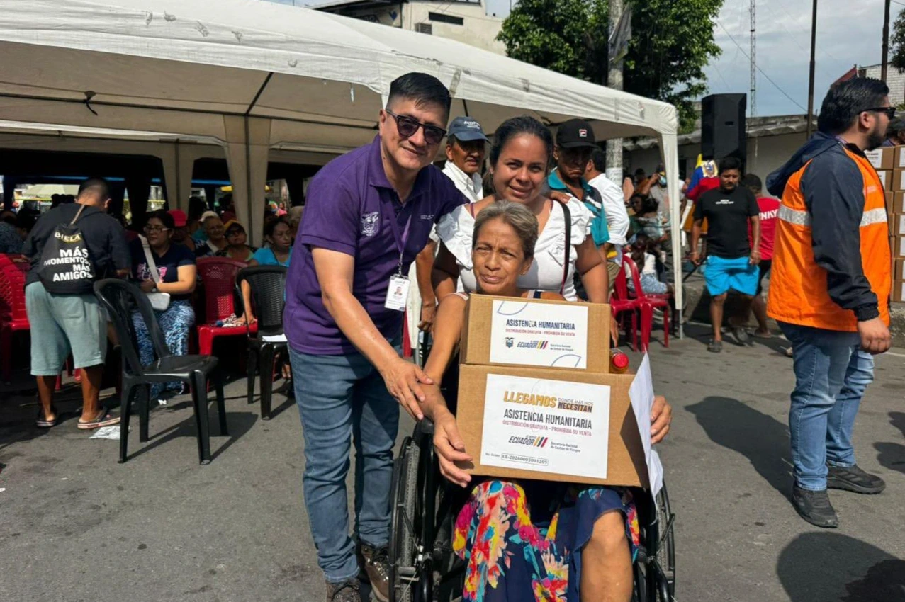 Government delivers 500 relief kits in Naranjito for families affected by emergencies