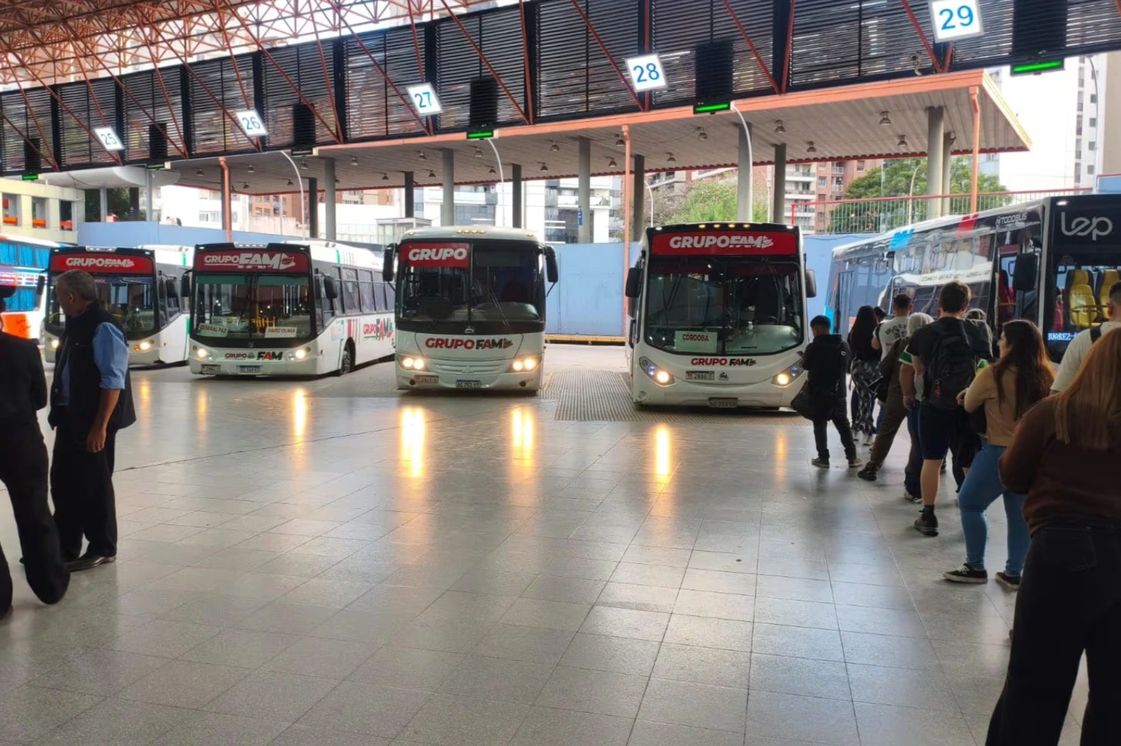 Transporte FAM reincorpora a 30 empleados tras el conflicto en el sistema interurbano