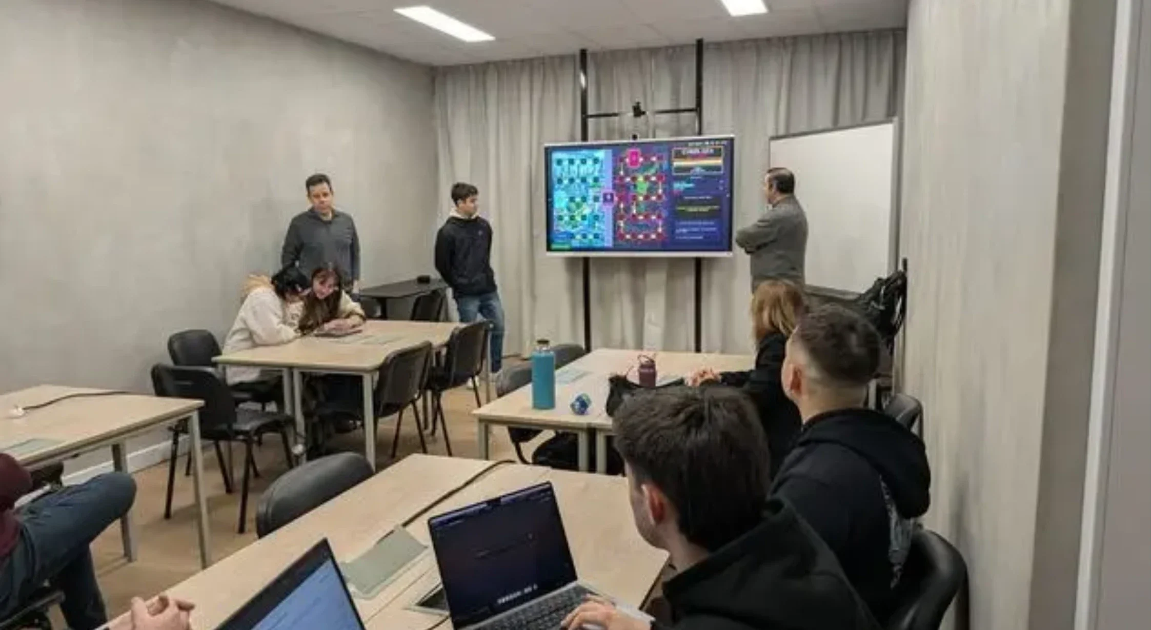 La UTN informó la aplicación de un ecosistema tecnológico en colaboración con Huawei para monitorear el compromiso académico de los estudiantes.