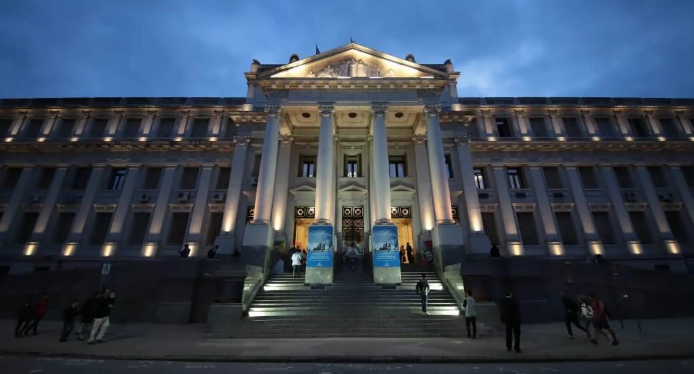 La justicia federal de Córdoba resolvió el sobreseimiento parcial de una abogada implicada en una saga de maniobras fraudulentas contra sus propios clientes