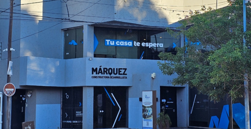 La fiscalía sostiene que existió un vaciamiento programado mediante el traspaso de capital hacia unidades de negocio ajenas a la construcción de casas
