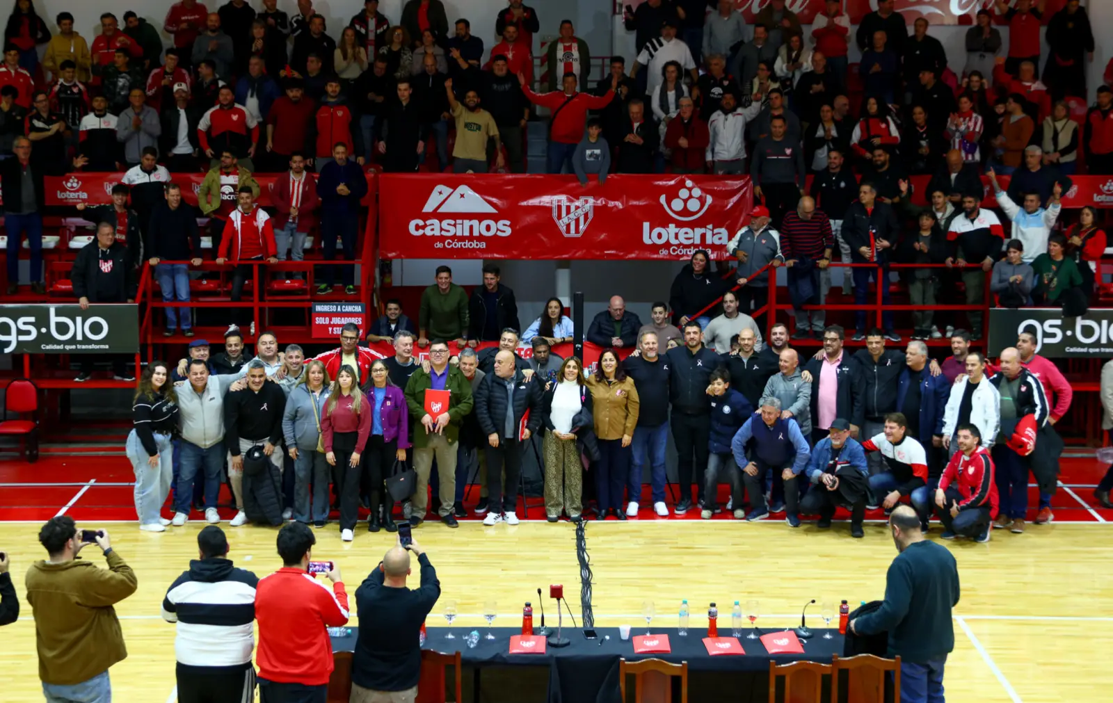 "Iniciamos acciones legales para que no se lo vincule más con Instituto", aseguró Cavagliatto frente a los socios.
