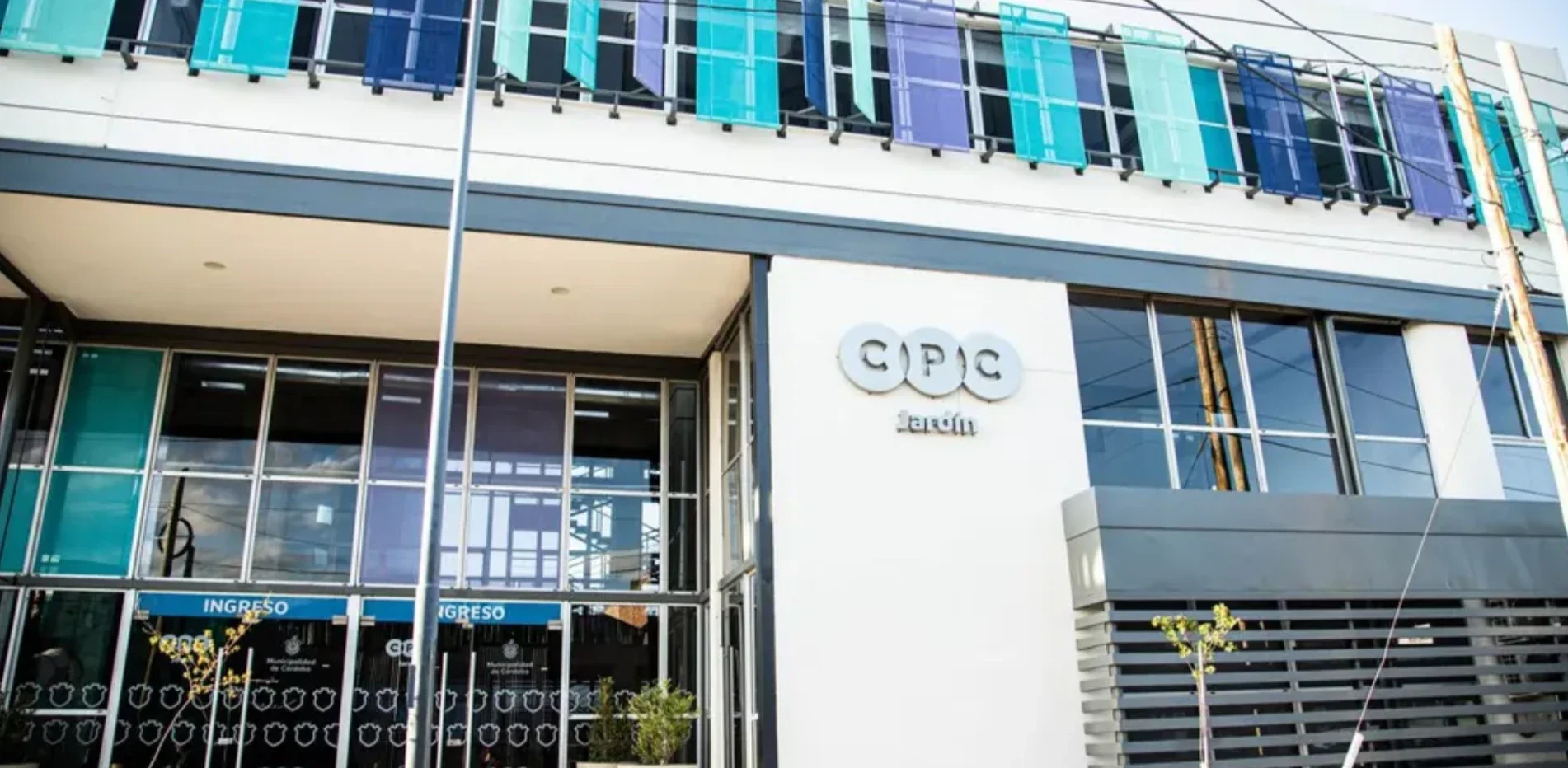 Detienen a 2 empleados de la Municipalidad de Córdoba por coimas en el CPC Jardín.