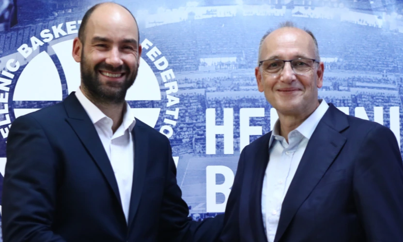 Vangelis Liolios (derecha), presidente de la Federación Helénica de Básquetbol, fue detenido por por presuntos amaños de partidos