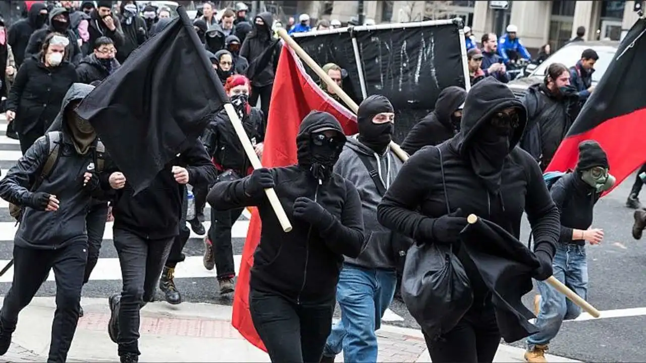Terroristas de izquierda.