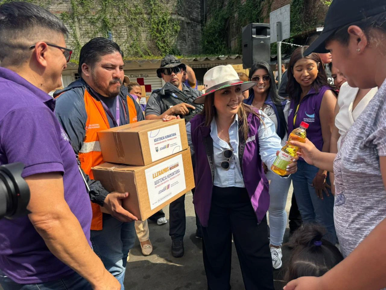 Official photo of the delivery of kits