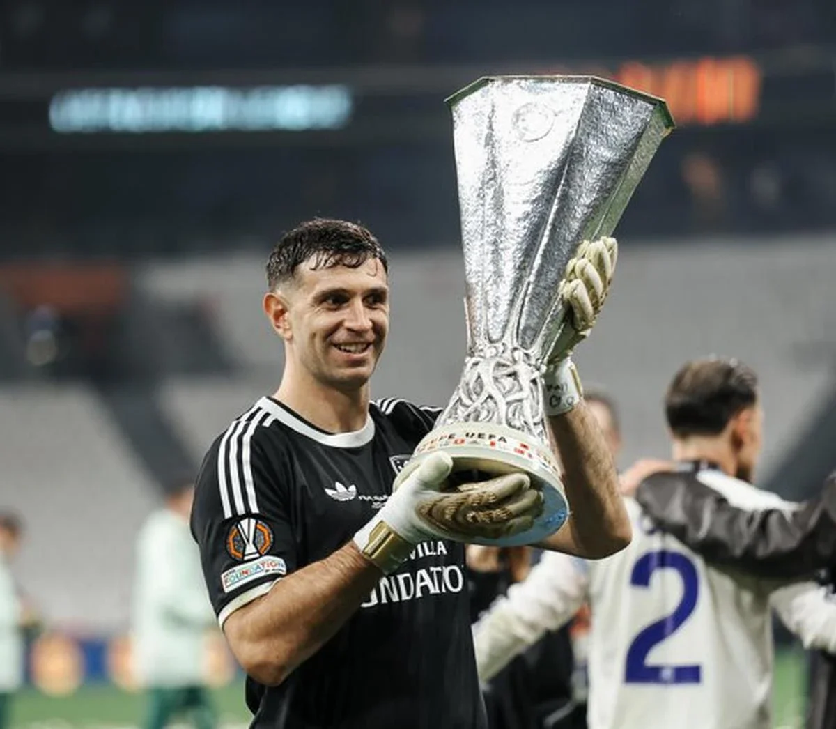 El Dibu viene de ser campeón de la Europa League con el Aston Villa