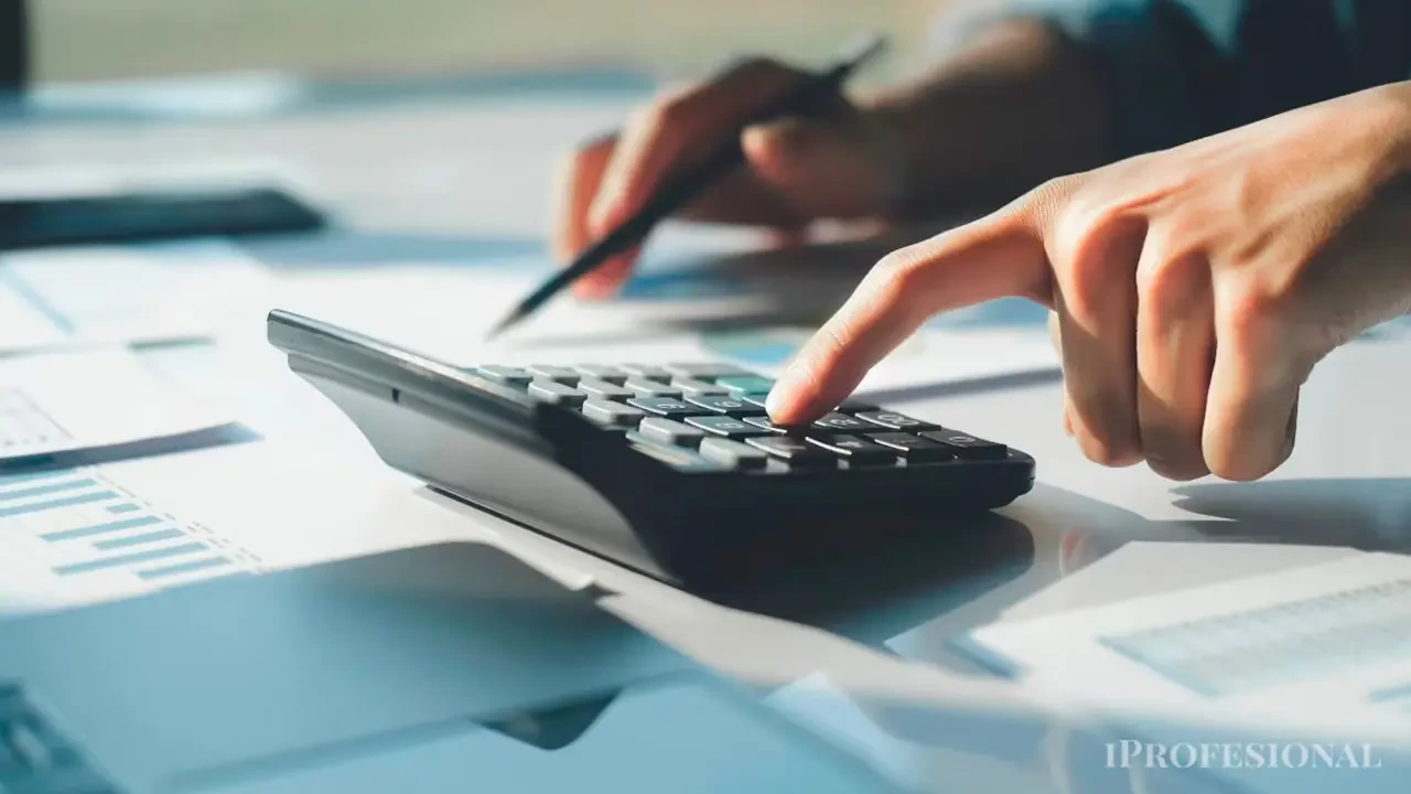 El Gobierno avanza en la eliminación gradual del impuesto al cheque.