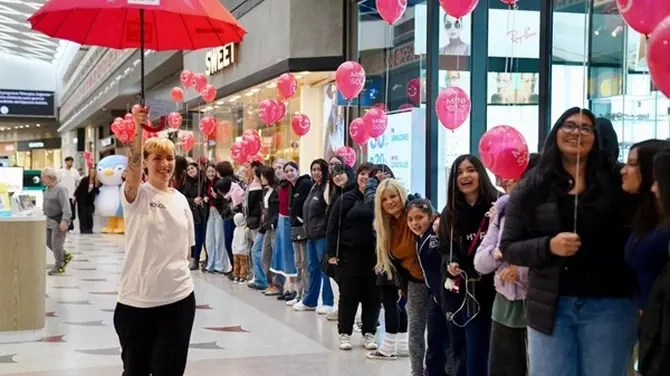 La apertura fue esperada por decenas de personas.
